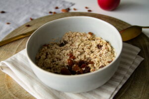 Veganes Bircher Müsli in Schüssel